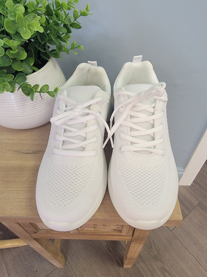White lace up sneaker for men.