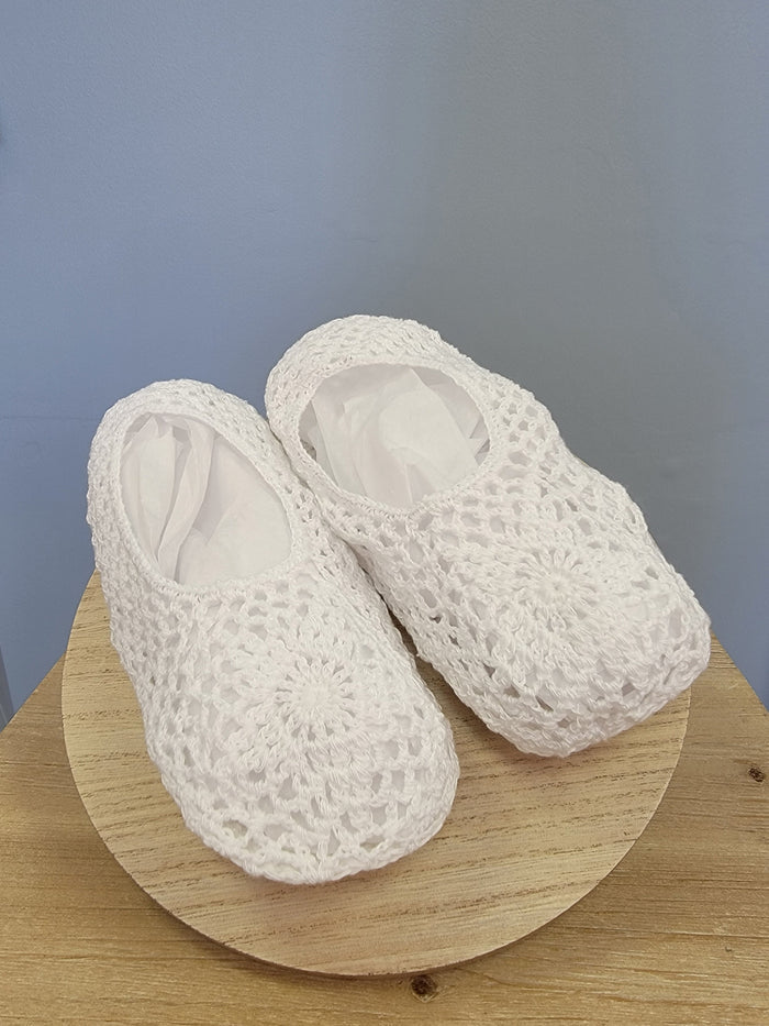 White crochet slippers for women.