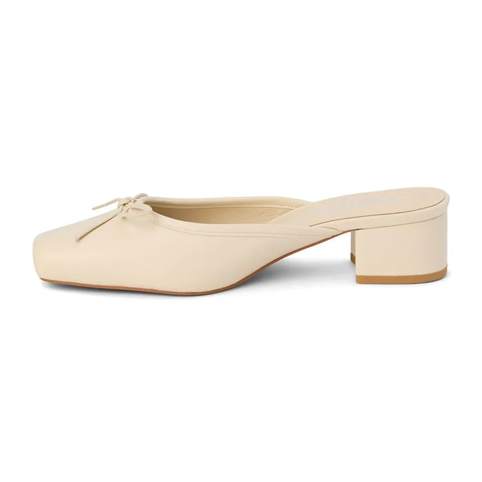 Matisse Basilio ivory kitten heel mules