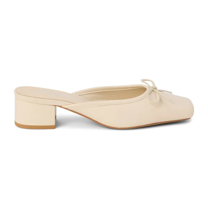 Matisse Basilio ivory kitten heel mules