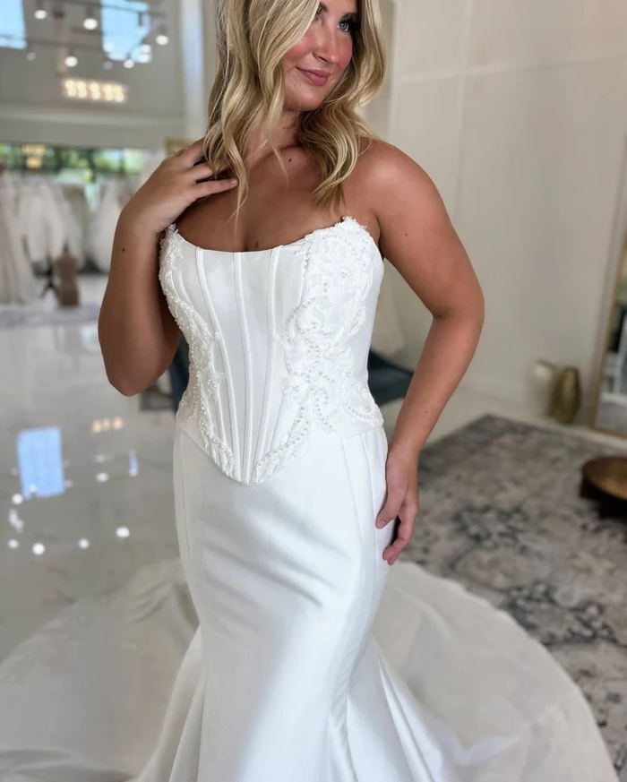 Mermaid White Satin Lace Appliqued Corset Strapless Wedding Dresses for Bride