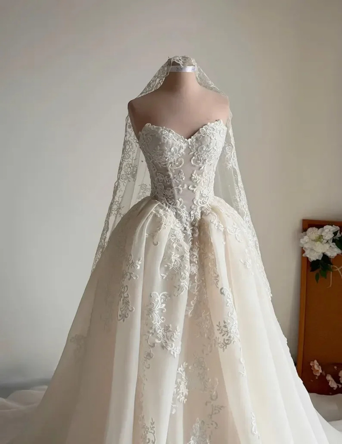 New Elegant A-Line Lace Applique Princess Wedding Dress Sweetheart Backless Pleated Luxury Ball Bridal Dress
