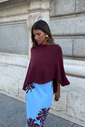 Poncho Inaya Burdeos de Lady Pipa para completar looks de invitada.