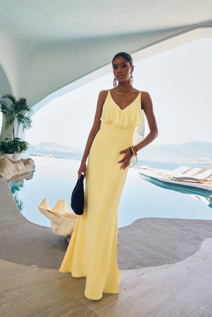 Vestido Aquaria Vainilla maxi asimétrico de tirantes de Lady Pipa para invitada de boda.