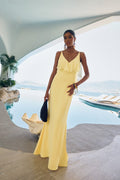 Vestido Aquaria Vainilla maxi asimétrico de tirantes de Lady Pipa para invitada de boda.