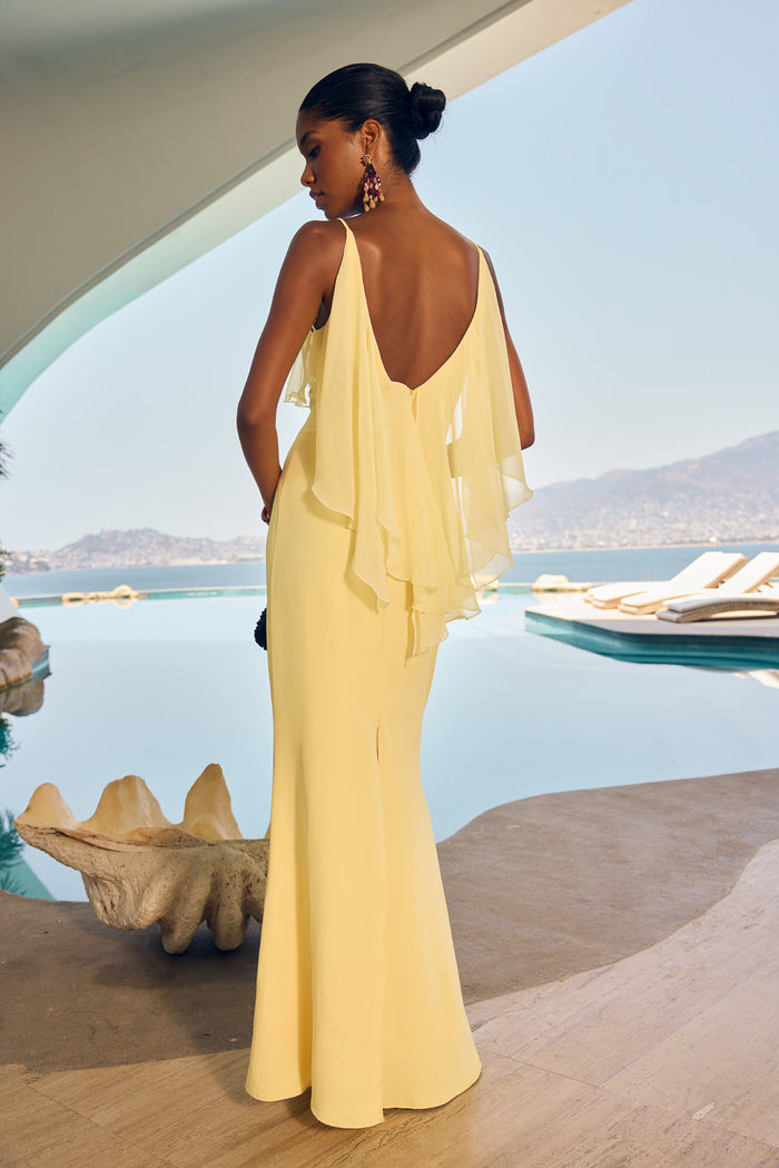 Vestido Aquaria Vainilla maxi asimétrico de tirantes de Lady Pipa para invitada de boda.